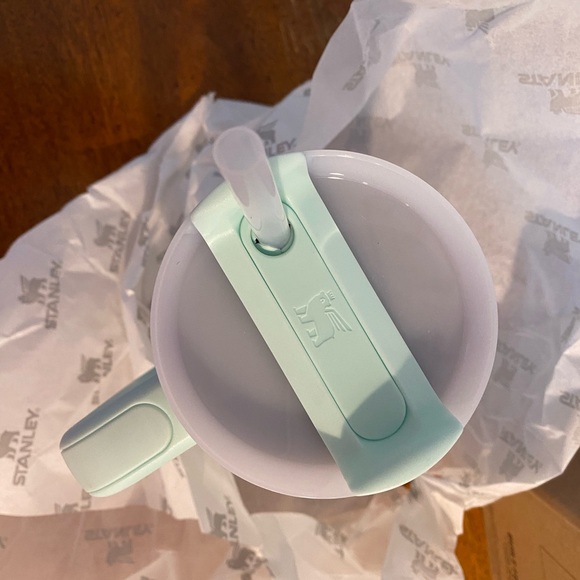 Stanley Mint Green Travel Mug with Handle - Picture 6 of 8